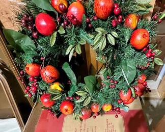 Balsam Hill Sweep Apple Williamsburg 26" lighted wreath in original box - like new!