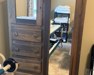 Vintage Chiffonier with key