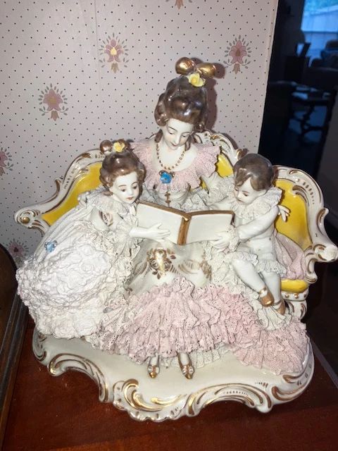 Beautiful Dresden "lace" triple figurine
