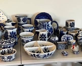 Blue/white assorted dishes