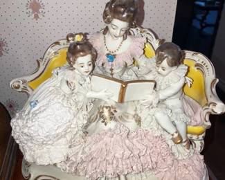 Beautiful Dresden "lace" triple figurine