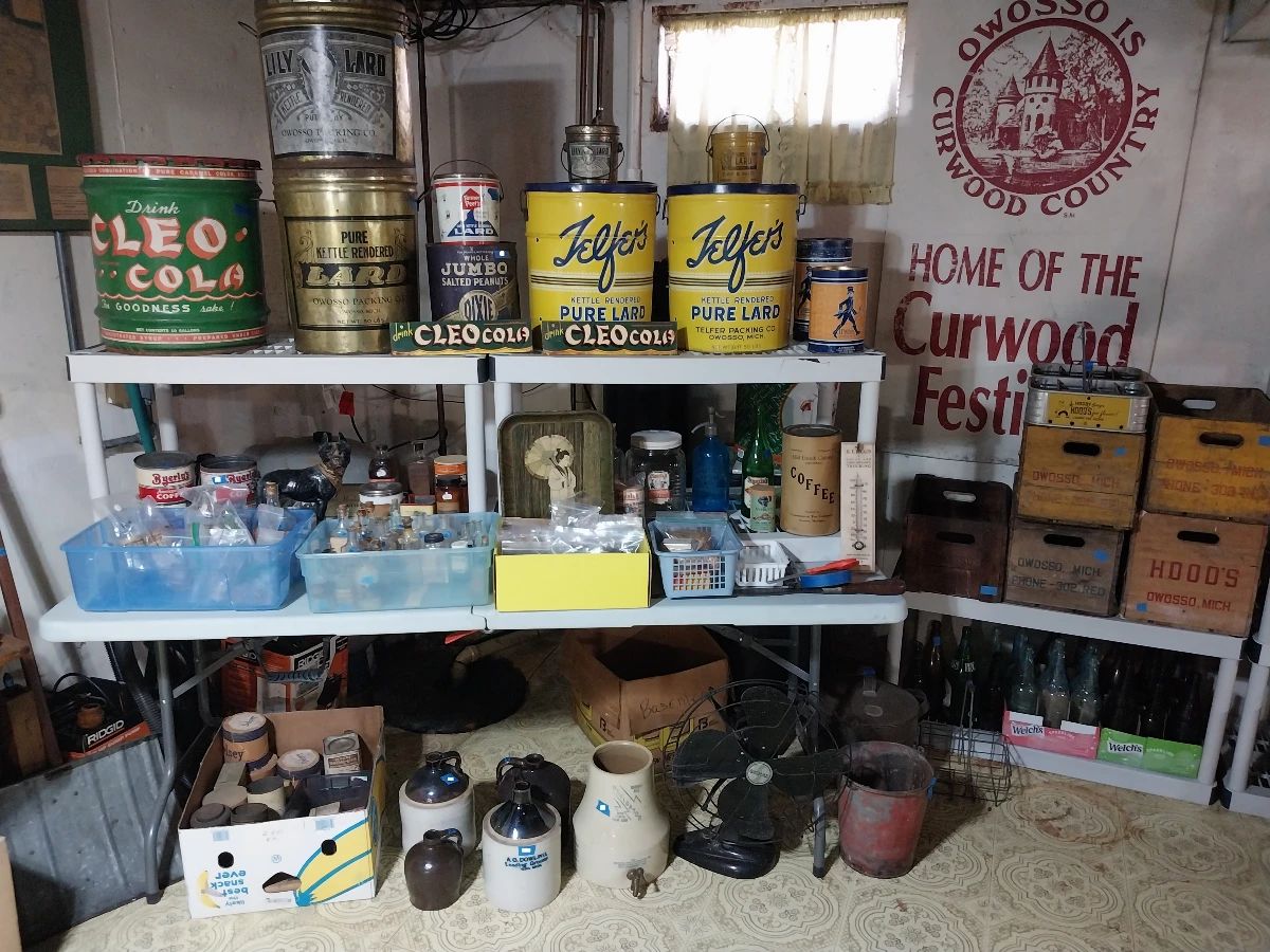 Cleo cola, Telfer’s, Carr & Raatz, Walker Candy, Old Dutch Colony coffee, Byerly’s, Renown, multiple different drug store bottles, Connor’s Ice Cream, A.G. Dowling, Hood’s, Mueller’s, 76 bottles, A.G. Osmer, Radford & Co, Evergreen Dairy, J.G Nelson, Belle Isle, Owosso Dairy Co, Westside Dairy, Guernsey Dairy Co, Curwood banner