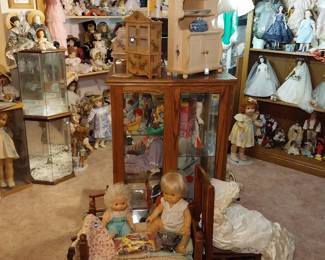Armand Marseille, Kestner, Effenbee, Krammer Reinhardt, Kopplesdorf, antique, doll clothes and furniture, display cases