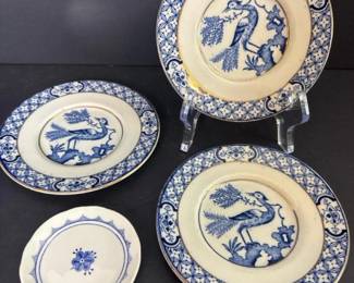 193 foursmallbluewhiteplateswoodsonsy