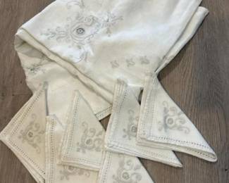330 handembroideredsquarelinentablecloth