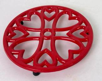 024 smallredcastirontrivetwithheartde