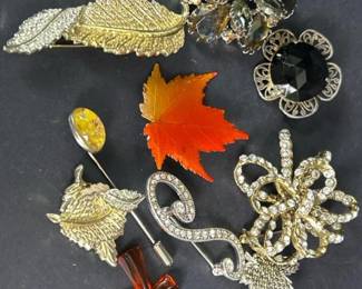 069 vintagebroochpinlot