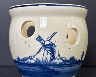 197 delfthandpaintedhollandstrawberrypo