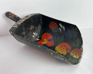 068 handpaintedwoodenpretzelscoopwithf