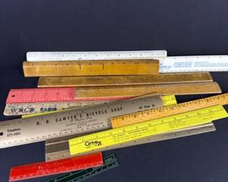 105 mixedlotof11vintageandmodernplast