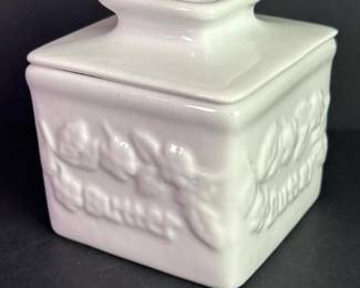 227 squarewhiteceramicbutterdishwithli