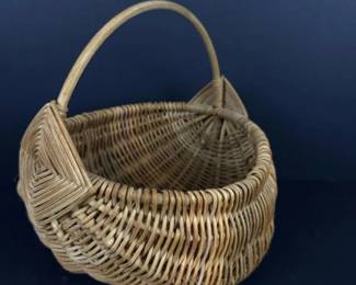 080 handwovenscallopedwickerbasketwithh