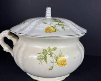 132 buffalopotteryliddedchamberpot