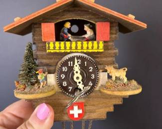 065 adorableminiswisschaletmechanicalcu