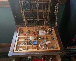 Jewlery Stand