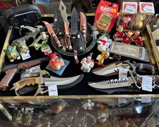 Chinese Foo Dog Pair, Anthropomorphic Cricket Figures, Gil Hibben Odyssey, De Carlini-Style Mouse Ornament, De Carlini-Style Elephant Ornament   