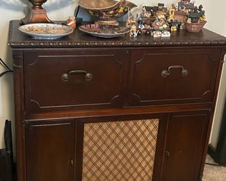 Antique radio/record player