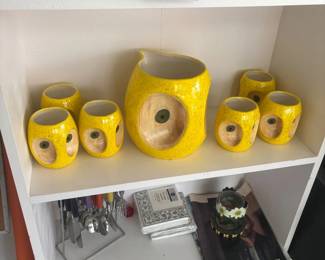 Pitcher w/6 mugs (Vintage)