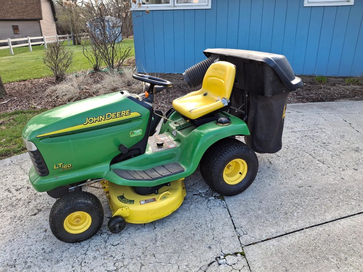 John Deere Riding Mower with Bagging Unit. 16hp. 42" deck!