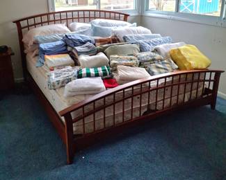 King Size Bed and Lots of Linens!