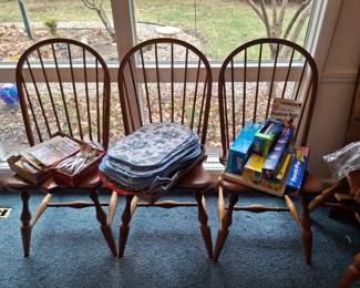 Windsor Style set of 4 Dining Chairs!