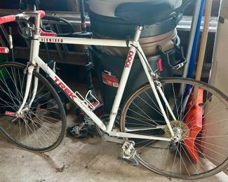  Trek 1000 Racing Bike. Pictured Seat to ground 40” $100