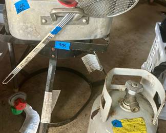 Gas fryer setup with propane tank