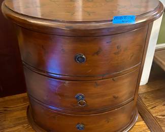 24”w x 18”d x 28.5”h oval wood (3) drawer end table $115