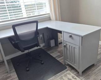 L‑Shaped Office Desk, Mesh Chair & Floor Mat