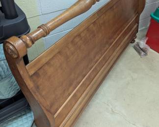 Sleigh bed