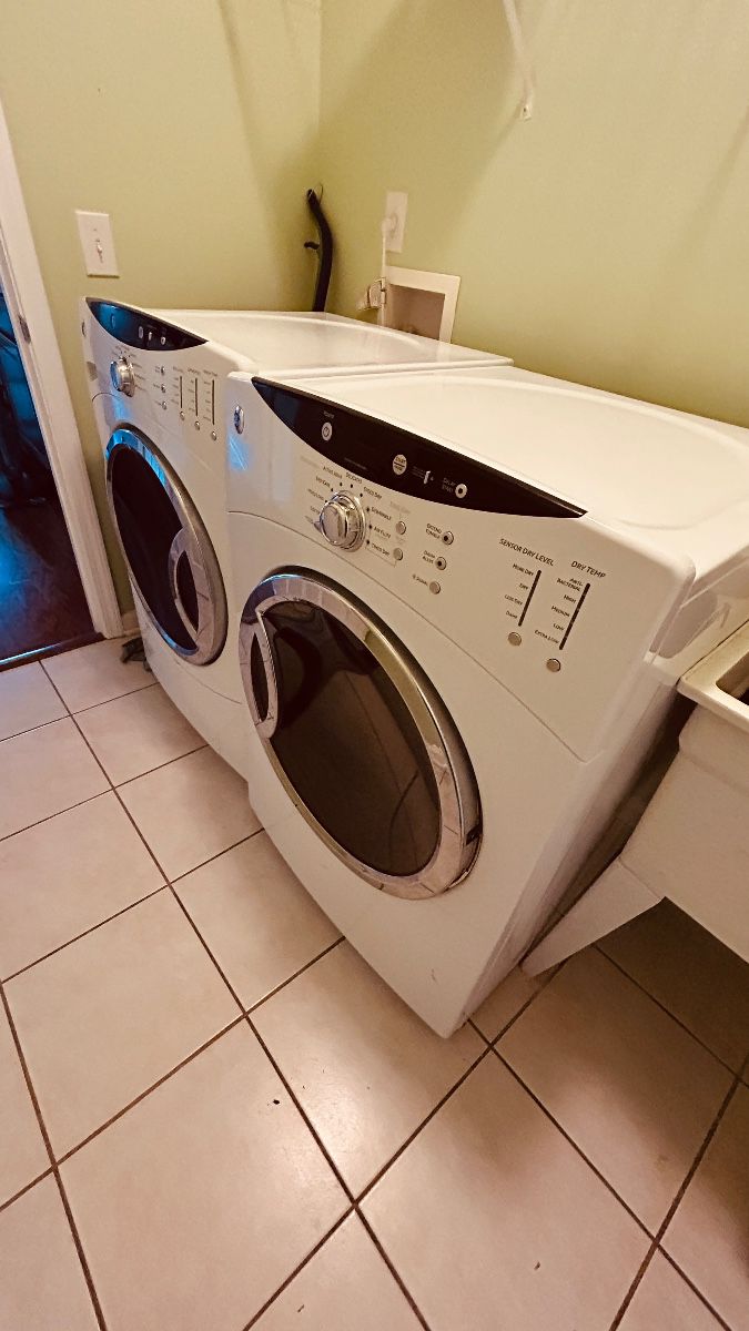 GE 7.0 cu. ft. Super Capacity Front-Load Electric Dryer (Model: DCVH680EJ1WW and its companion WCVH6800JWW front-load washer) BUY IT NOW $600 for the Pair