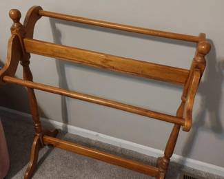 walnut quilt holder