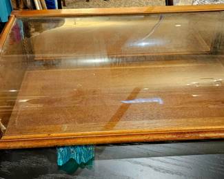 Beautiful 19th c. DISPLAY CASE in excellent condition