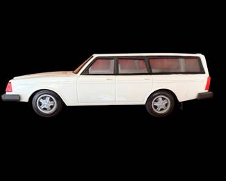 NOREV JET CAR  VOLVO 264 STATION IN WHITE MADE IN Finland