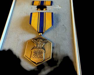 GENUINE U.S. FULL SIZE MEDAL: AIR FORCE COMMENDATION