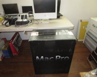 HUGE HUGE amount of Mac's from early to current