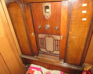 Vintage 1930's Philco radio