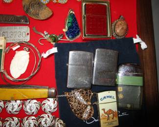 Nice amount of vintage lighters and knives