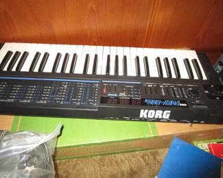 Korg keyboard and stand