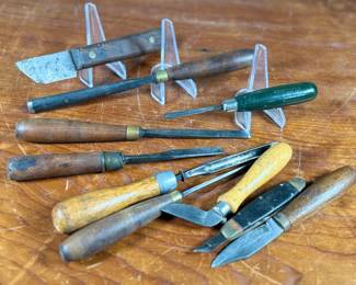 Vintage woodworking tools, featuring items engraved with marks like ‘G.S. Osborne & Co., Newark N.J.’, ‘Buck Bros.’, and ‘Craftsman’. Includes a variety of tools with wood and metal construction, such as knives, chisels, and carving tools. Some tools exhibit wear consistent with use and age. A practical collection for tool enthusiasts or woodworkers.