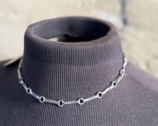 This lot features a vintage sterling silver necklace and pendant with inlaid malachite in excellent condition. Measures, 17” with a total approx. weight of 39.25 grams.