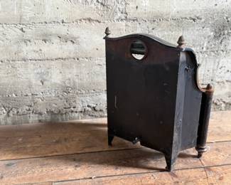 Humphrey Radiantfire No. 20 gas heater by the General Gas Light Co., Kalamazoo, MI. Crafted from cast iron, featuring intricate detailing and the signature model plate. Ornamental design with original patina and wear consistent with age. Includes decorative elements and vented grate. Ideal for collectors or display. Measures, 22” H x 19” W x 11” D.