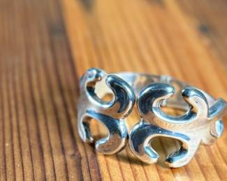 This lot features a beautiful sterling silver swirl design hinged cuff bracelet in excellent condition with a total approx. weight of 53.81 grams.