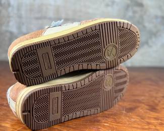 This lot features a pair of sneakers by Evolution we have titled, “Chewbacca” with fur-like texture on the sides. Some wear on the tongue, but in like-new condition otherwise. Highly collectible and come in a size men’s 10.