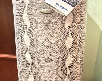 Samsonite python print spinner