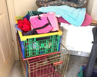 Dog clothes/crate