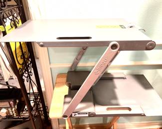 Ergonomic desk converter