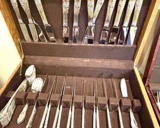 Stainless flatware pieces