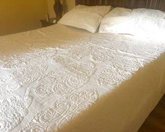 Elegant cream king spread