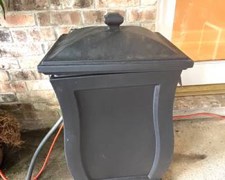 Mayne Mansfield outdoor storage bins